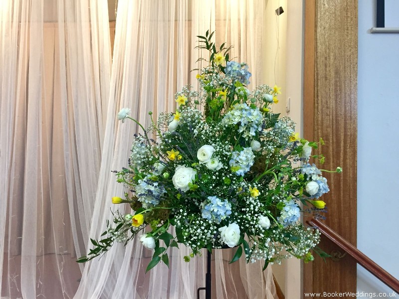 Wedding Wedding Flowers Pedestal Arrangement For Church Or Venue In Royal Blue And Ivory Wedding Supplies Home Furniture Diy Wedding Supplies A beautiful range of church wedding flowers & pedestal arrangements from nottingham's leading wedding florist. flek security