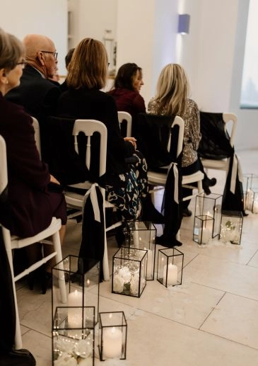 Dressing your ceremony aisle with candles
